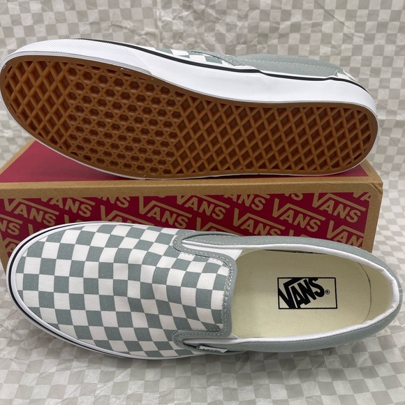 Vans Men Classic Slip-On
Color Theory Checkerboard Pure Grey
VN000D5PEPO Sneaker - Picture 13 of 16